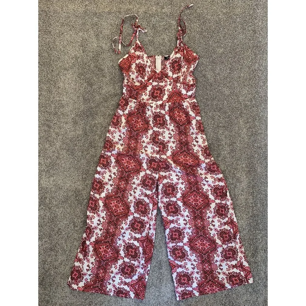 Boohoo Women’s Jumpsuit Size 4 Red White Back Zipper V-Neck Spaghetti Straps GUC - Picture 2 of 11